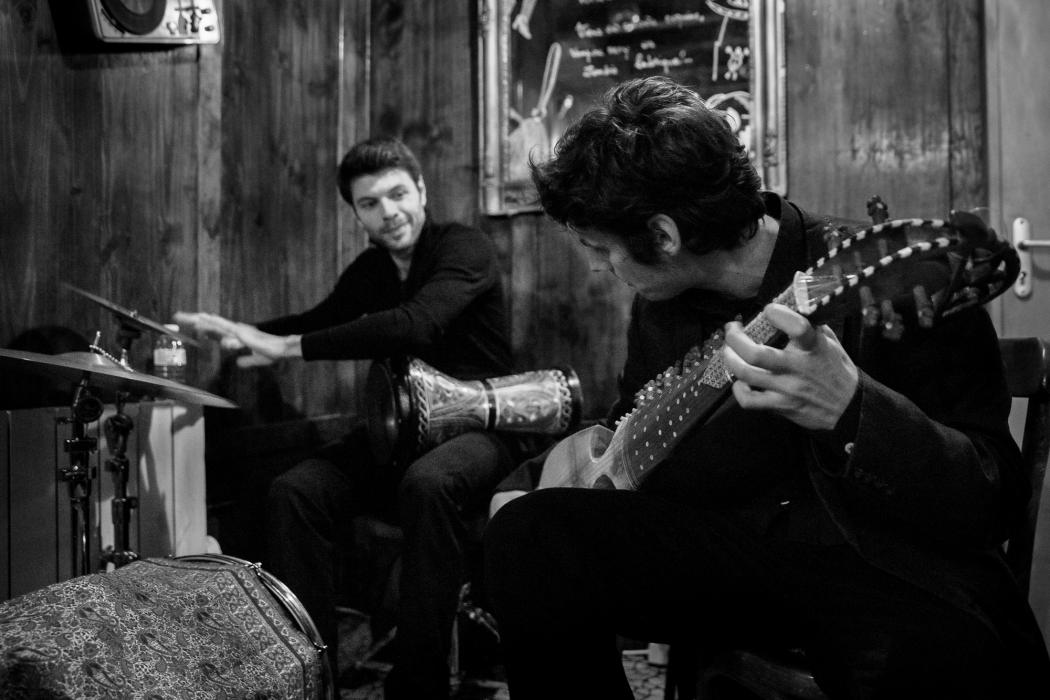 Concert du Duo Garcia lors du barathon du festival Émergences © Rémi Angeli – au Bistrot 64