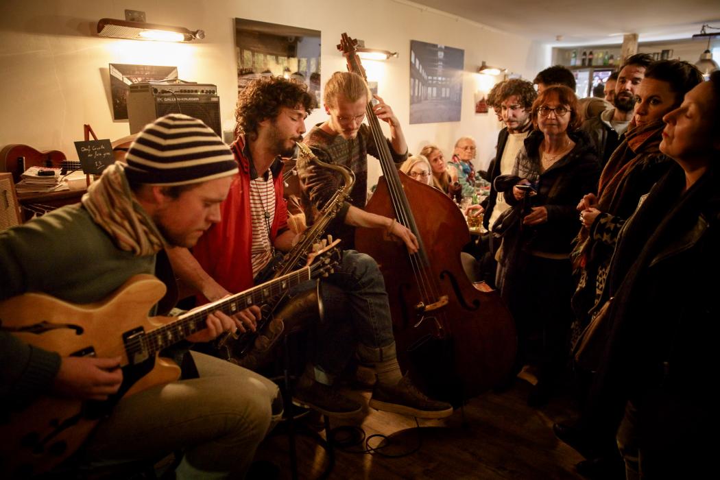 Concert de Troisième Démarque lors du barathon du festival Émergences © Rémi Angeli – au bar Le Spot